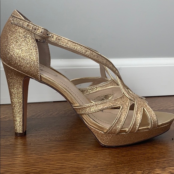 Gold sparkly heels - Picture 3 of 8